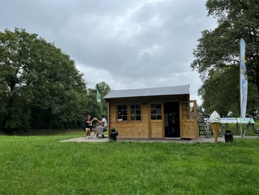 Afbeelding Heerlijk verse melk, softijs, boerenambachtskaas 50+ van 'meisjes' van Wis