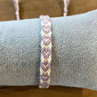 Productfoto Geknoopte armband - hartjes, lila