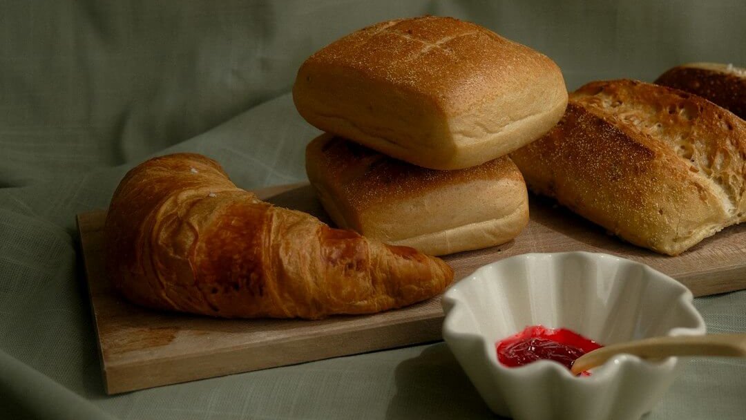 photo-1686435382940-53cd7e5d27de