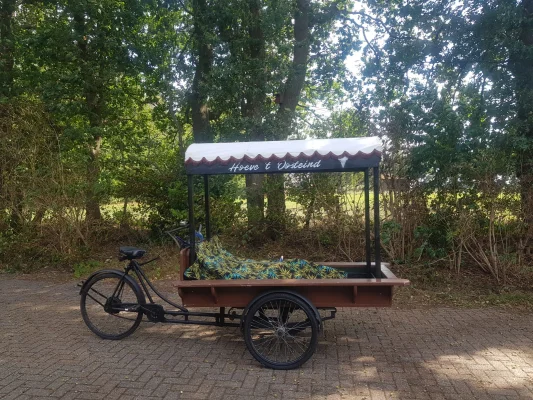 Productfoto Antieke bakfiets ziet er prachtig uit voor op een feestje of open dag
