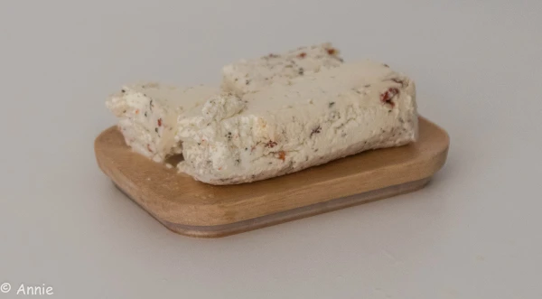 Productfoto Verse geitenkaas met italiaanse kruiden ( 200 gram)