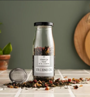 Productfoto Flesje thee met thee-ei
