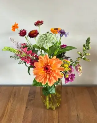 Productfoto Cadeauvaasje met seizoensbloemen