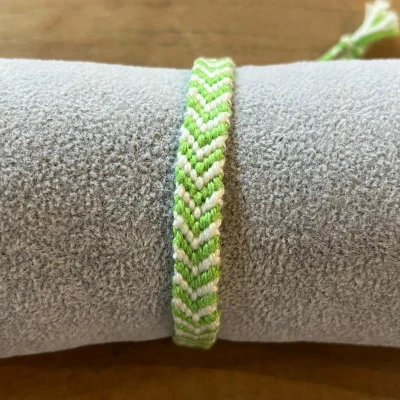 Productfoto Geknoopte armband - V-vorm, lichtgroen