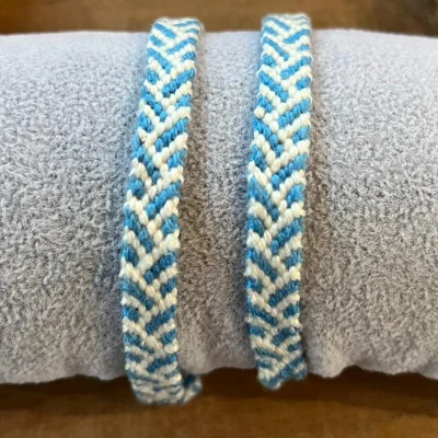 Productfoto Geknoopte armband - lichtblauw, wit