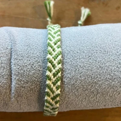 Productfoto Geknoopte armband - groen, wit