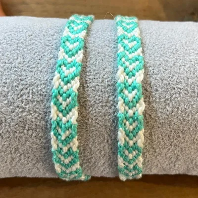 Productfoto Geknoopte armband - hartjes, mintgroen