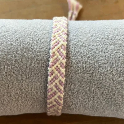 Productfoto Geknoopte armband - lila, wit