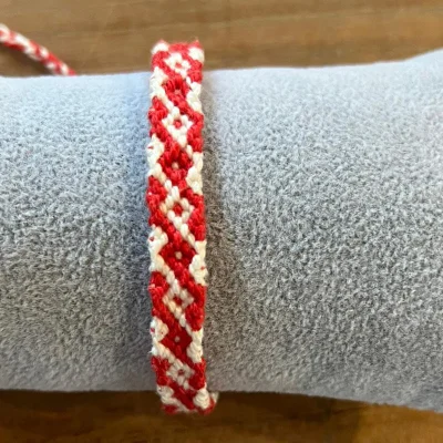 Productfoto Geknoopte armband - diagonaal, rood
