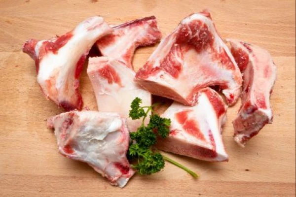 Productfoto (H)eerlijke runderbotten met soepvlees uit het Heuvelland (1kg)