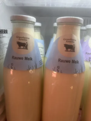 Productfoto Verse rauwe Jersey melk